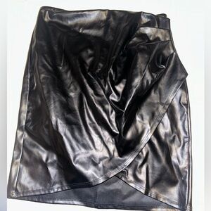 BLACK LEATHER SKIRT